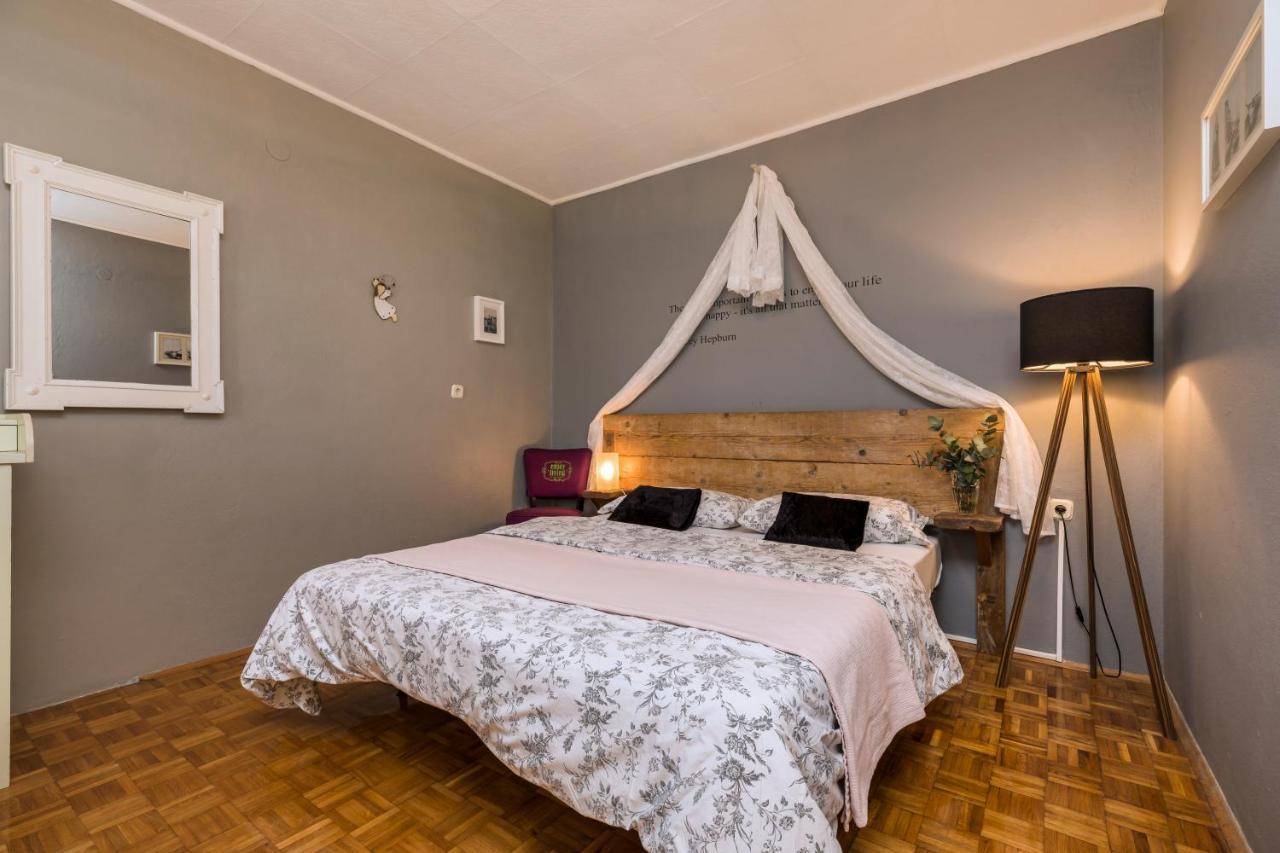 Alaburic Rooms & Apartment Mali Lošinj Esterno foto